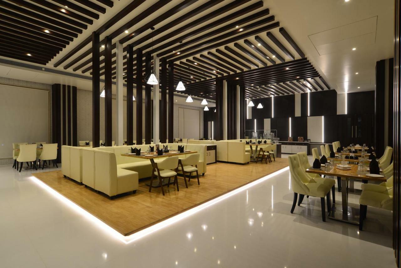 Hotel Jhankar Palace Dhule Extérieur photo