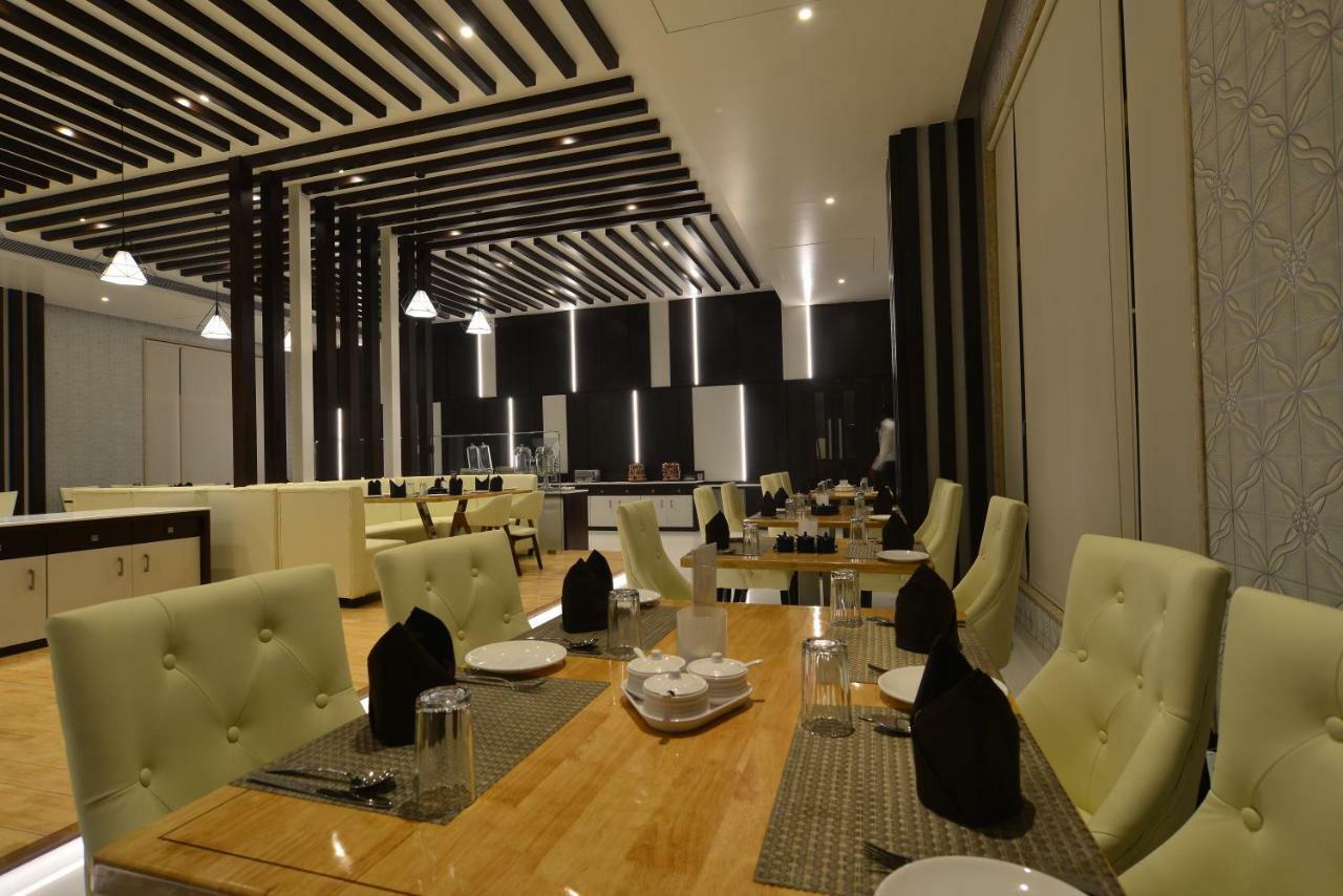 Hotel Jhankar Palace Dhule Extérieur photo
