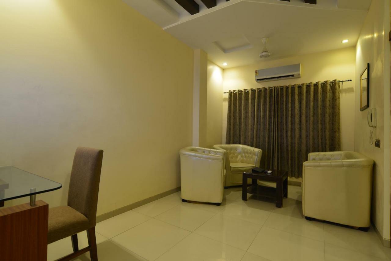 Hotel Jhankar Palace Dhule Extérieur photo