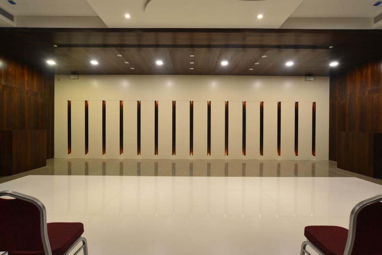 Hotel Jhankar Palace Dhule Extérieur photo