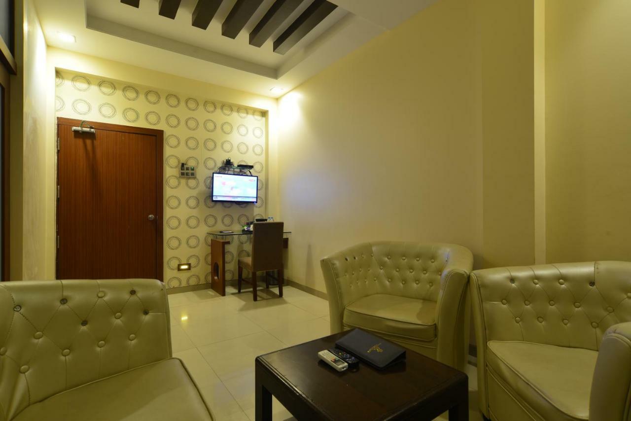 Hotel Jhankar Palace Dhule Extérieur photo