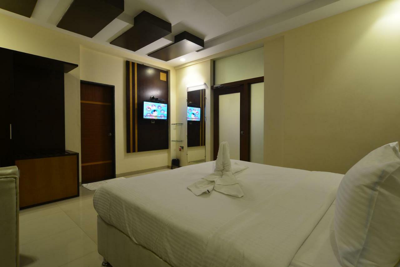 Hotel Jhankar Palace Dhule Extérieur photo