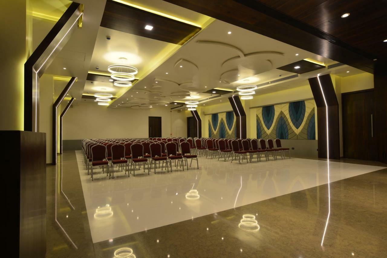 Hotel Jhankar Palace Dhule Extérieur photo