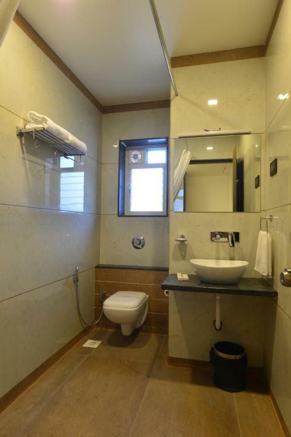 Hotel Jhankar Palace Dhule Extérieur photo