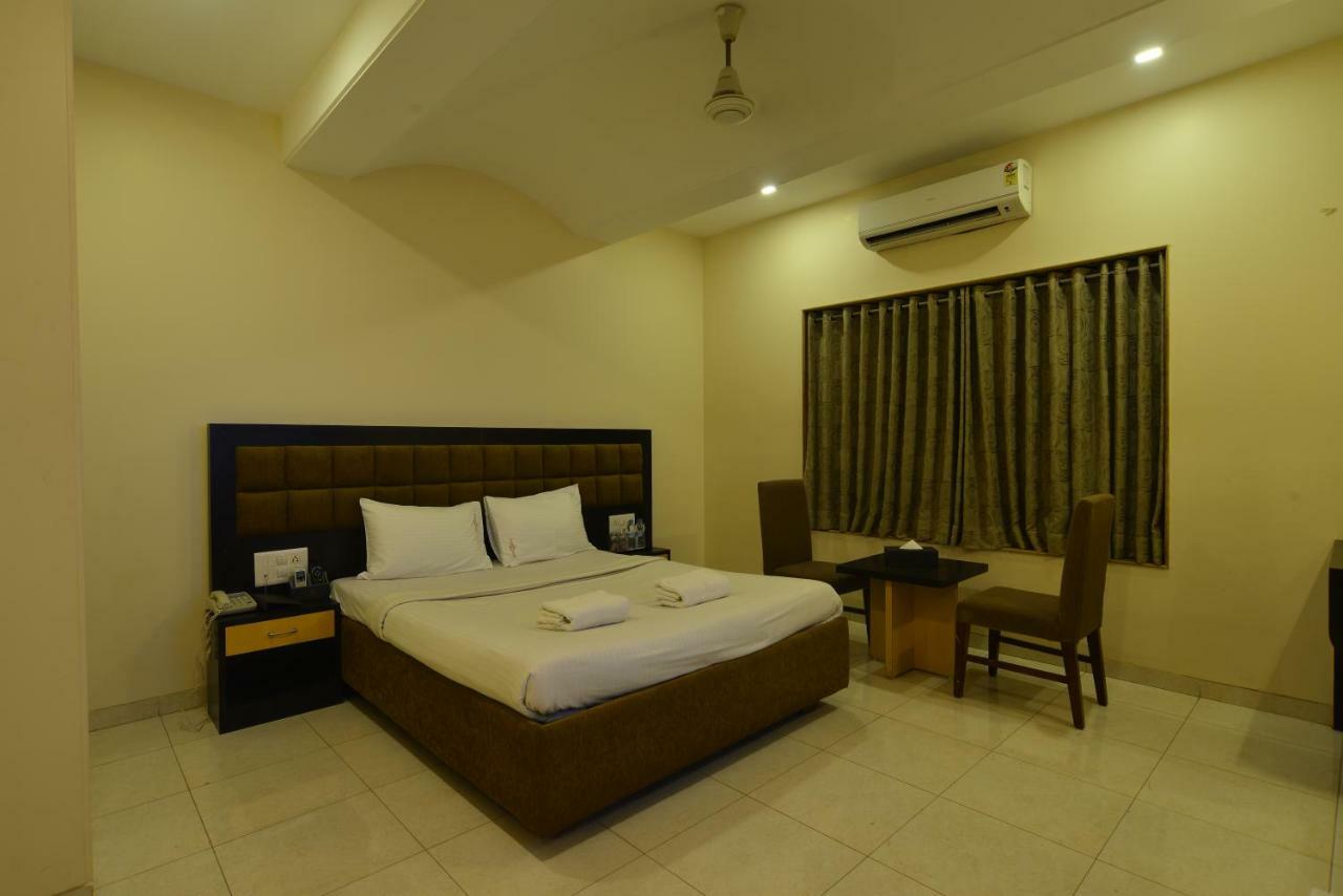 Hotel Jhankar Palace Dhule Extérieur photo